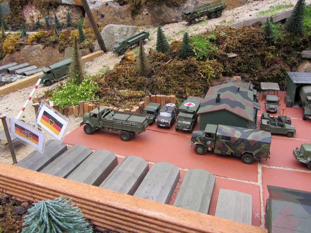 Bundeswehrfahrzeug im Übungsgelände