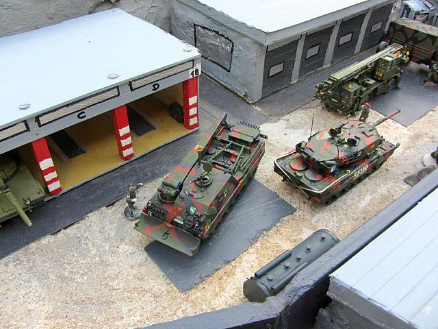 Der Bergepanzer3 Leopard fährt ins Gelände