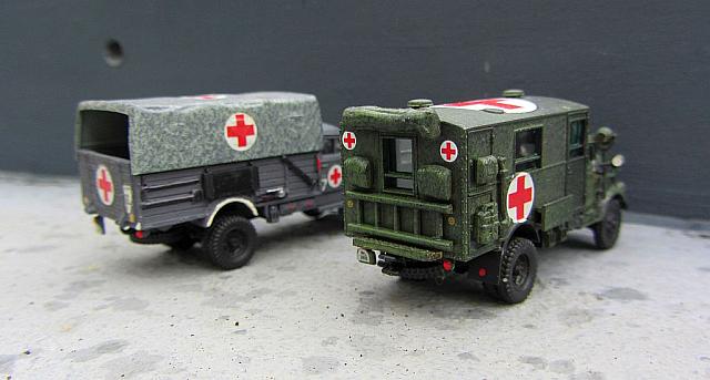 2x Opel Blitz Sanitätsfahrzeug der Wehrmacht von 1940