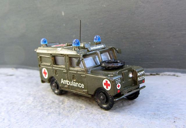Landrover Typ IIA Sanitätsfahrzeug der britischen Rheinarmy von 1963