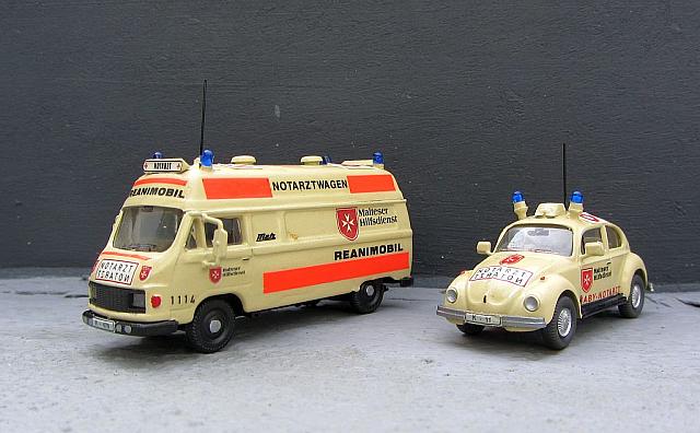 Hanomag-Henschel Kastenwagen als MHD Rettungswagen und VW Käfer 1300 als MHD Notarzteinsatzfahrzeug