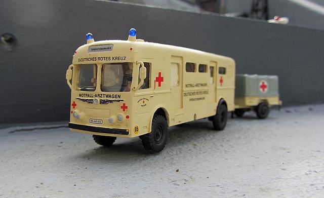MAG Büssing / Henschel Typ OLU 55 1: DRK Notfallarztwagen mit Röntgengerät von 1955