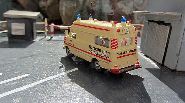Opel Blitz B 2,0t Kastenwagen; DRK Notarztwagen von 1970
