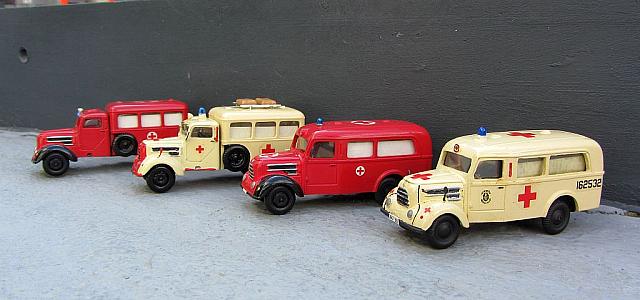 4x Phänomen Garant 1500 S DDR DRK Einsatzfahrzeuge von 1955