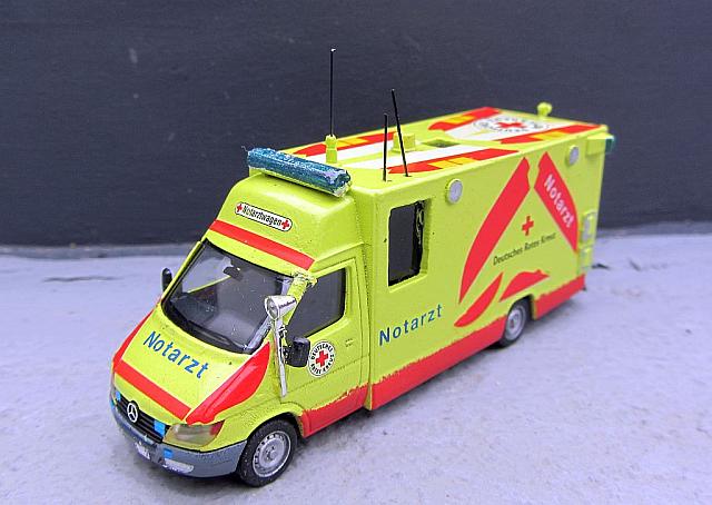MB Sprinter 416 TDI Kastenwagen lang: DRK-Notarztwagen von 2002