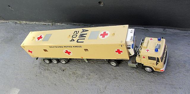 MAN Typ 26.320 Sattelzug mit 40ft Container DRK Sonderfahrzeug von 2002