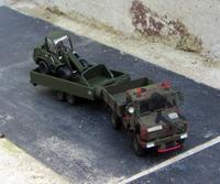 Unimog 1300 K mit Frontlader auf Anhänger