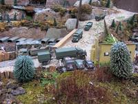 Bundeswehrfahrzeuge im Übungsgelände