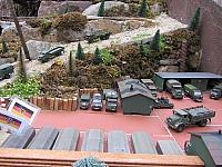 Bundeswehrfahrzeuge im Übungsgelände