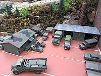 Bundeswehrfahrzeuge im Übungsgelände