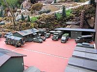 Bundeswehrfahrzeuge im Übungsgelände