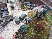 Bundeswehrfahrzeuge im Übungsgelände