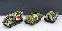 Links: M577 A1 Stabssanitätsfahrzeug der US-Army von 1970, Mitte: 1x M113 A2, Rechts: 1x M113 A1 Sanitätspanzer der US-Army  1985