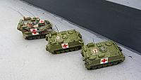 Links: M577 A1 Stabssanitätsfahrzeug der US-Army von 1970, Mitte: 1x M113 A2, Rechts: 1x M113 A1 Sanitätspanzer der US-Army  1985