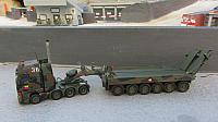 Der Schwerlasttransporter bis 80 Tonnen mit Zugmaschine MAN TGX GX der NATO